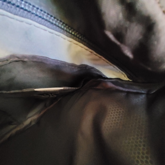 Temi T Tech crossbody - Picture 11 of 16